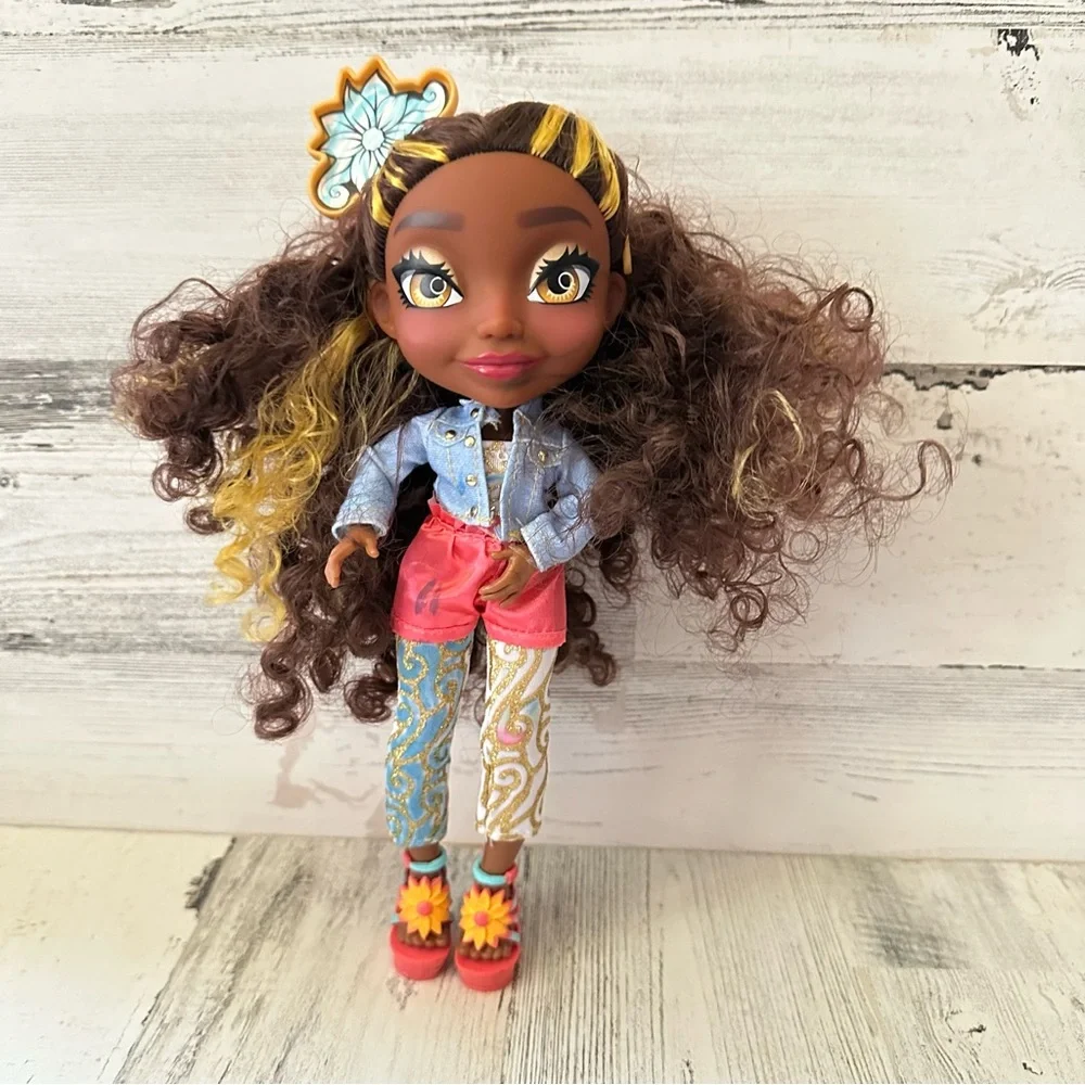 Just Play Art Squad VANNAH 10-inch Doll with Shoes - Picture 1 of 4